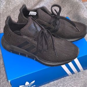 Adidas swift run sneakers